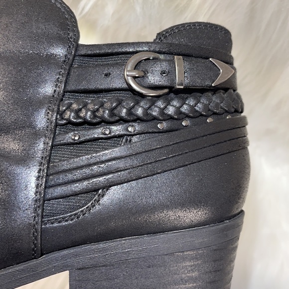 BareTraps Guenna Black Ankle Boots w/ Chain and Straps Detail - Picture 7 of 14